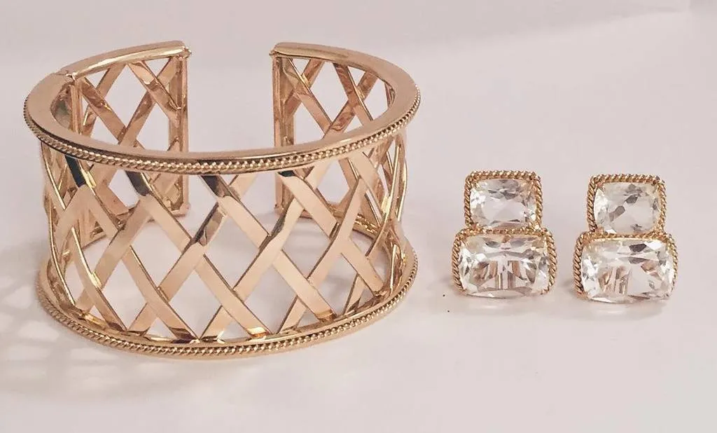 18kt Yellow Gold Two Stone Cushion Cut Earring with Rope Twist Border