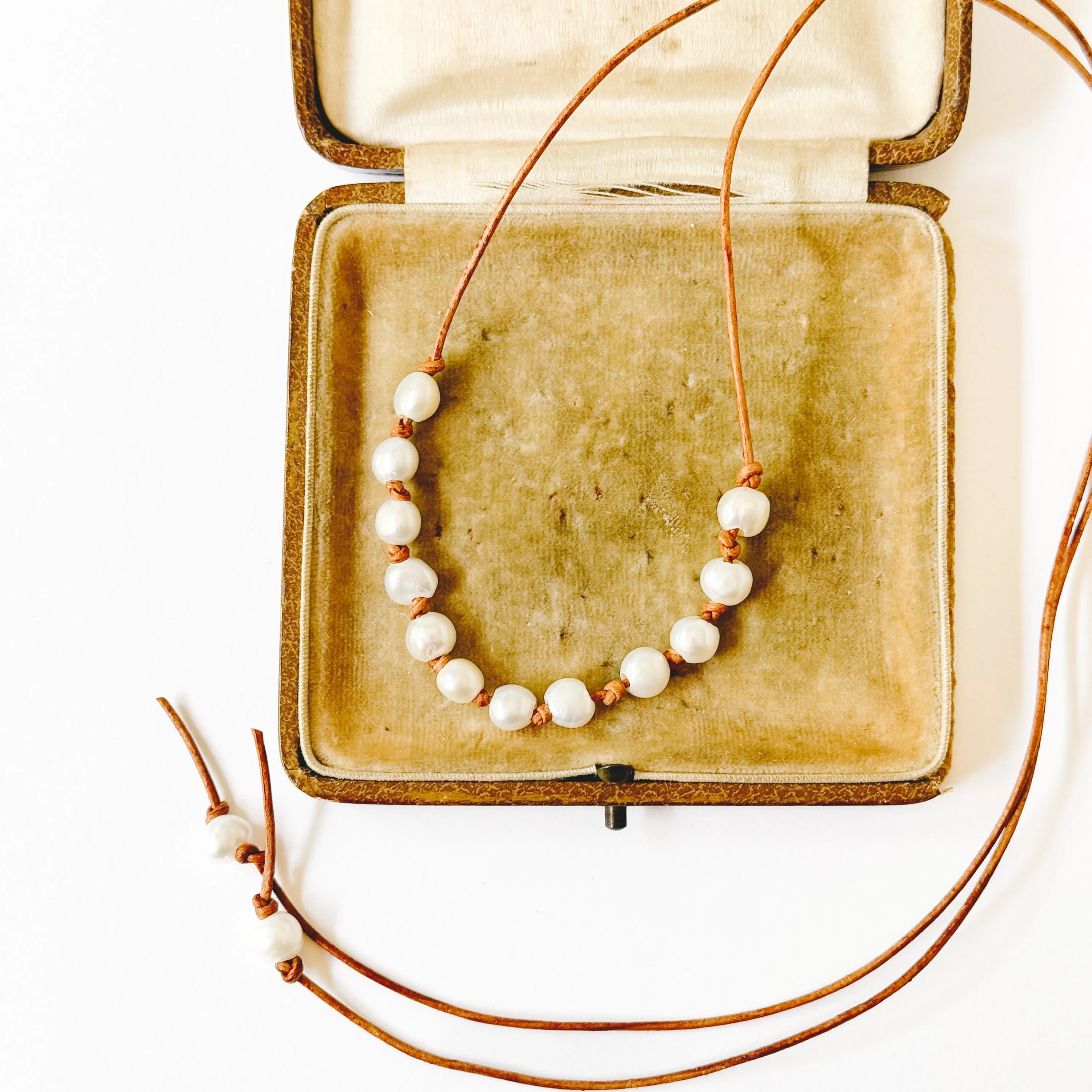 Adjustable Pearl and Leather Cord Necklace - WS