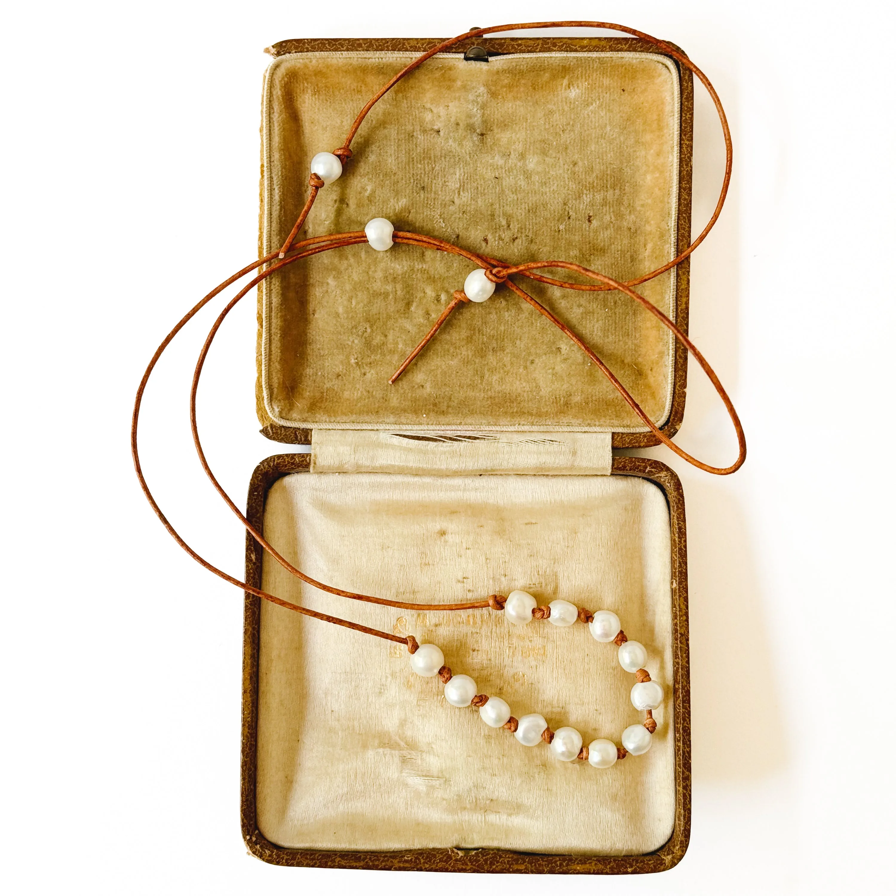 Adjustable Pearl and Leather Cord Necklace - WS