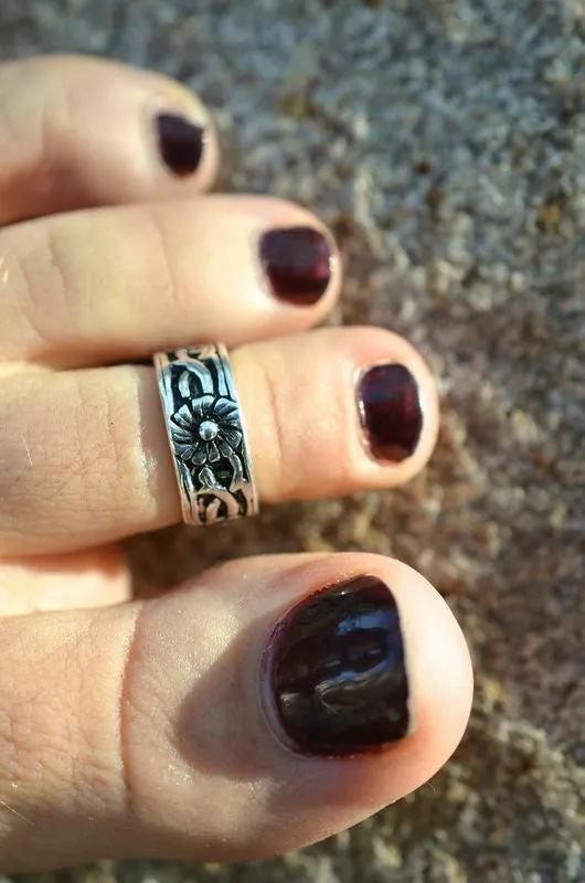 Antique Flower Toe Ring - Silver