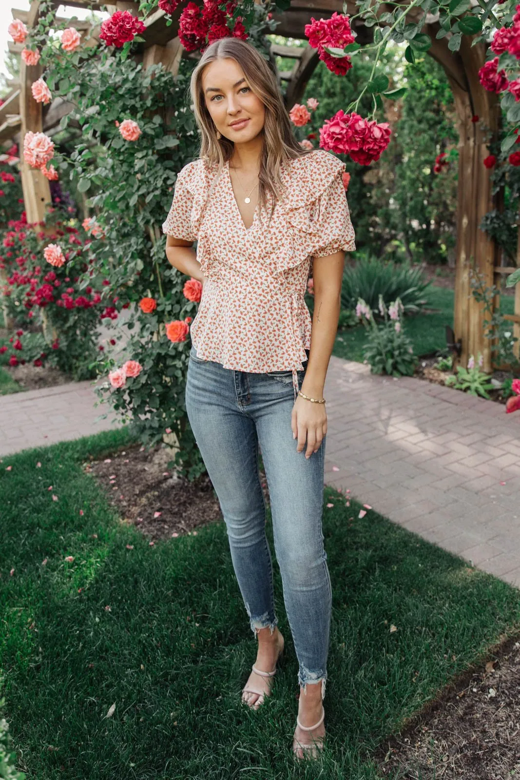Folksong Floral Top in Coral