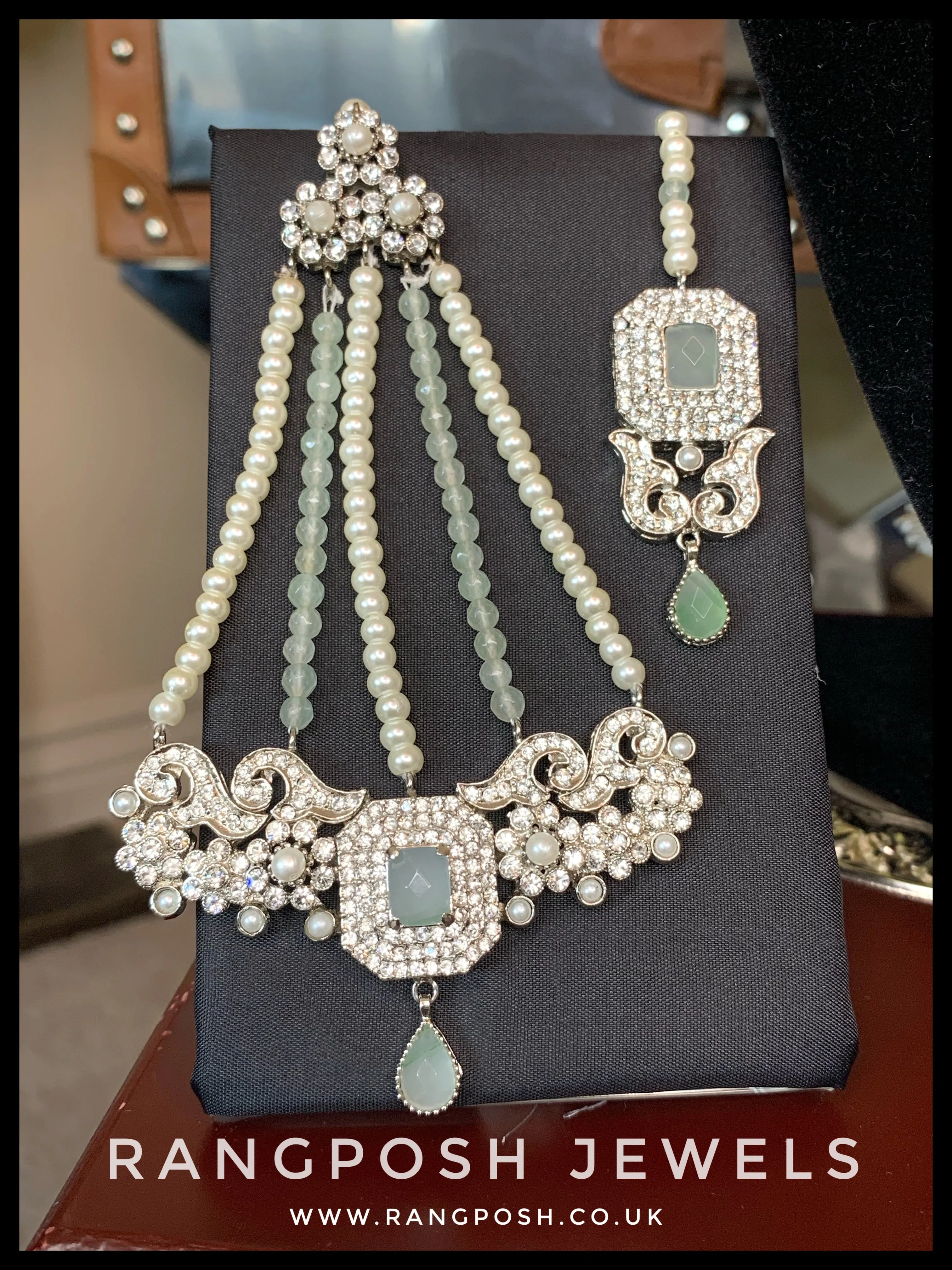 Meesam choker set