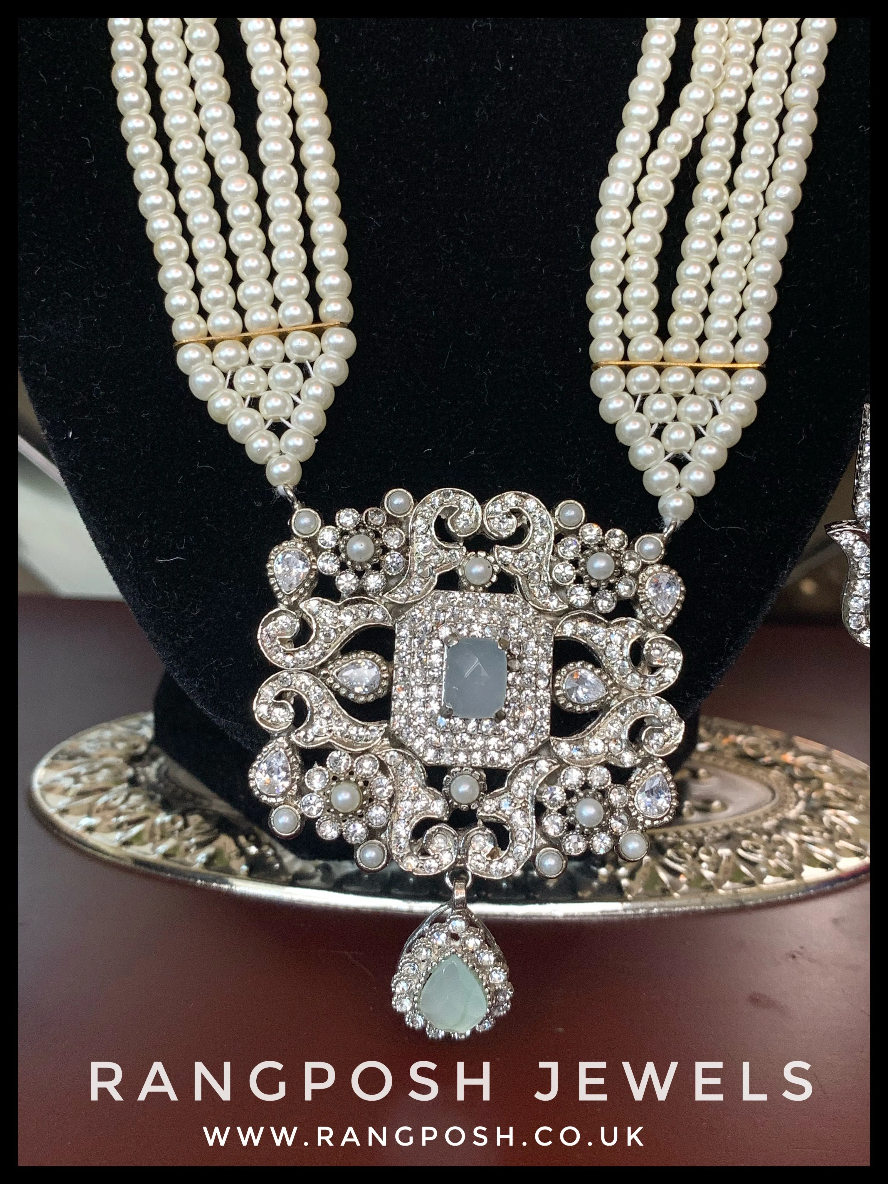 Meesam choker set