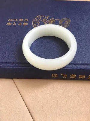 Natural Jade Bangle Nephrite Bangle Internal Diameter 53.8mm NBE035