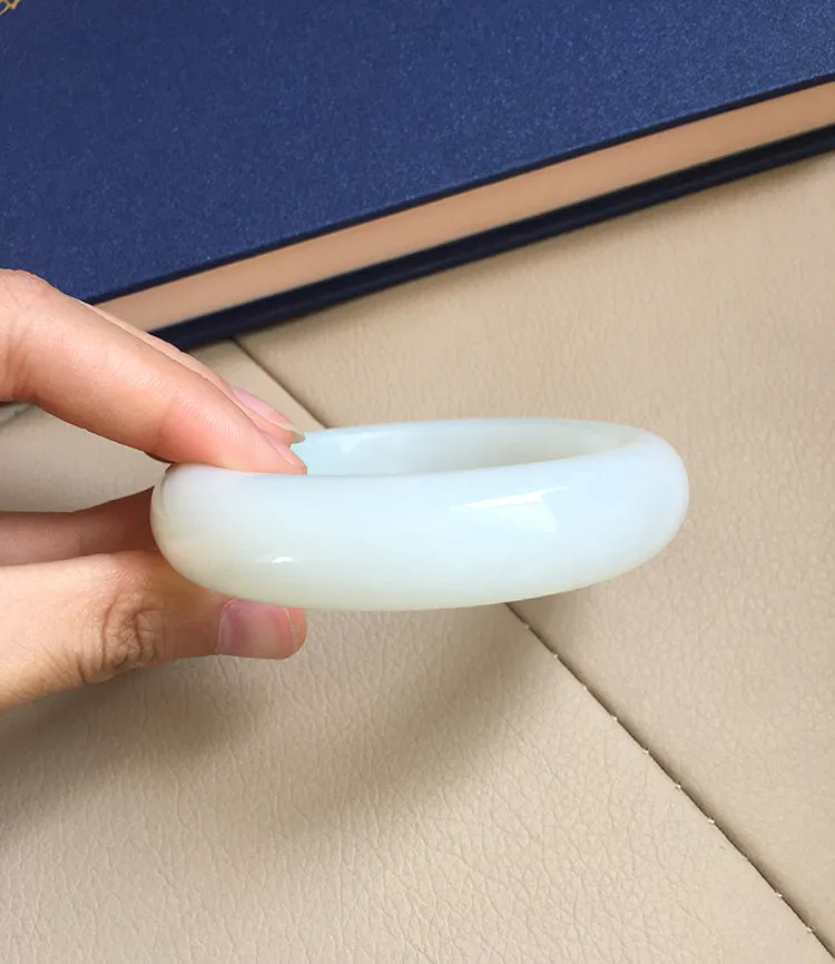 Natural Jade Bangle Nephrite Bangle Internal Diameter 59mm NBE036