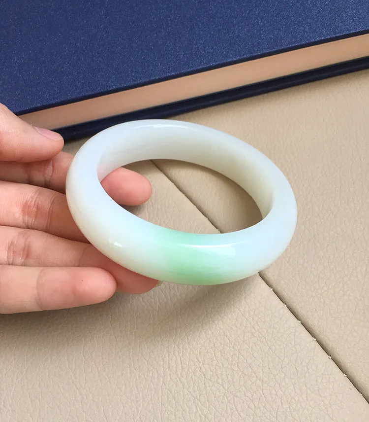 Natural Jade Bangle Nephrite Bangle Internal Diameter 59mm NBE036