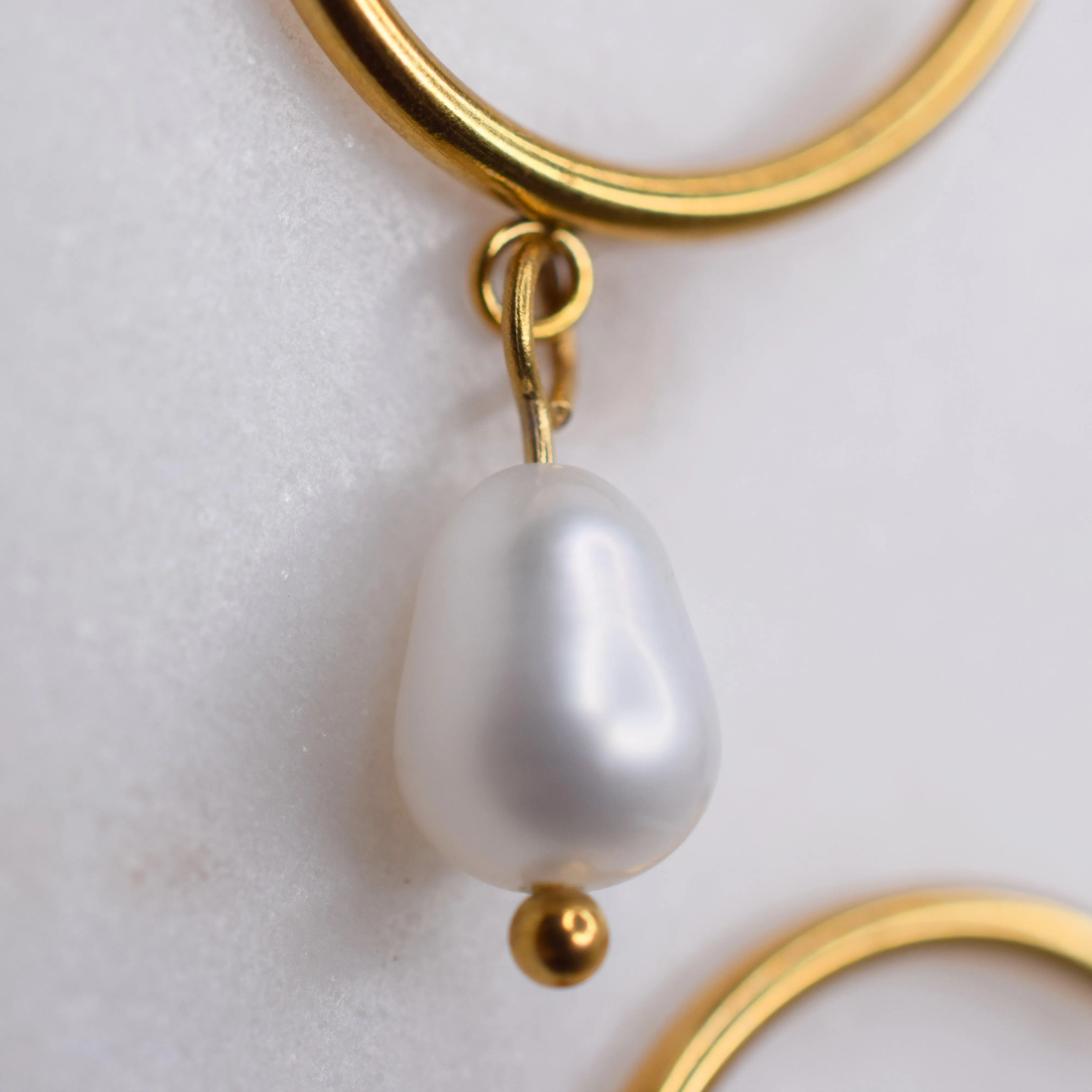 PEARL DANGLE SMALL HOOP CLIP-ON EARRINGS IN GOLD
