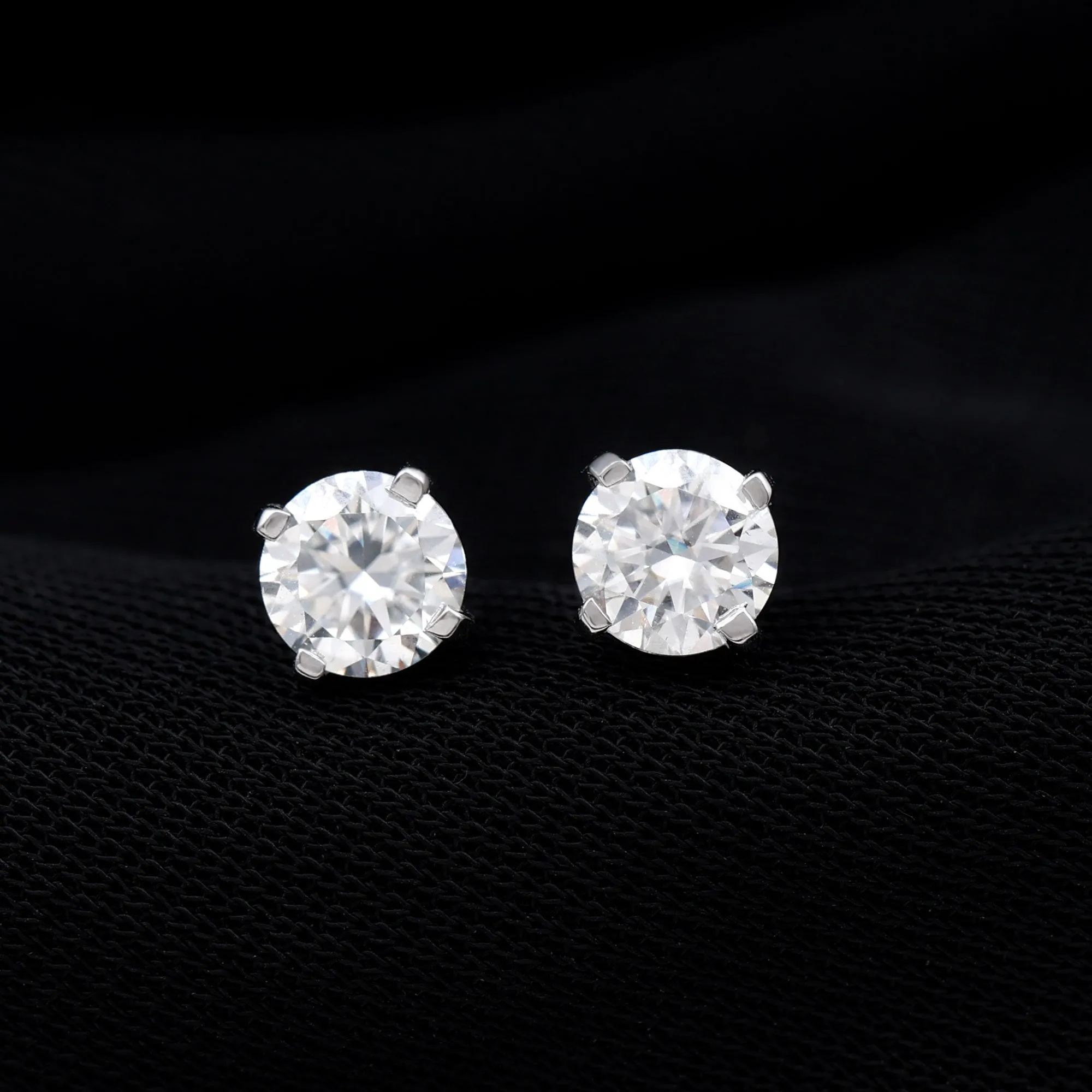 Round Shape Moissanite Solitaire Stud Earrings
