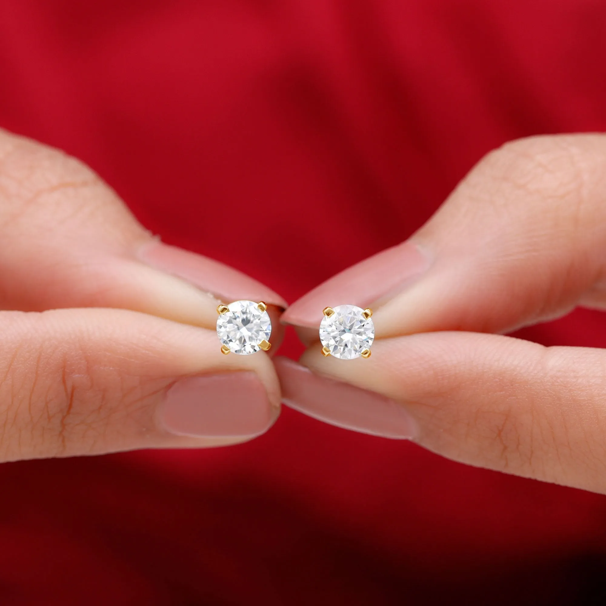 Round Shape Moissanite Solitaire Stud Earrings